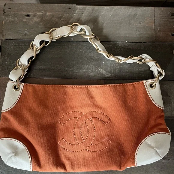 Chanel Chunky Chain Shoulder Bag - Picture 2 of 14